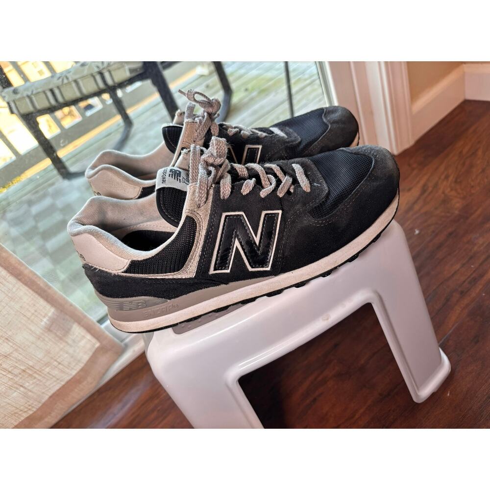 New Balance 574 Core Black Gray Suede Sneakers Men’s 8.5 Women’s 10